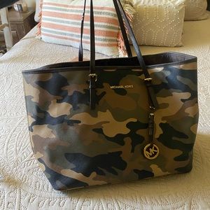 Michael Kors camp purse with matching wallet set